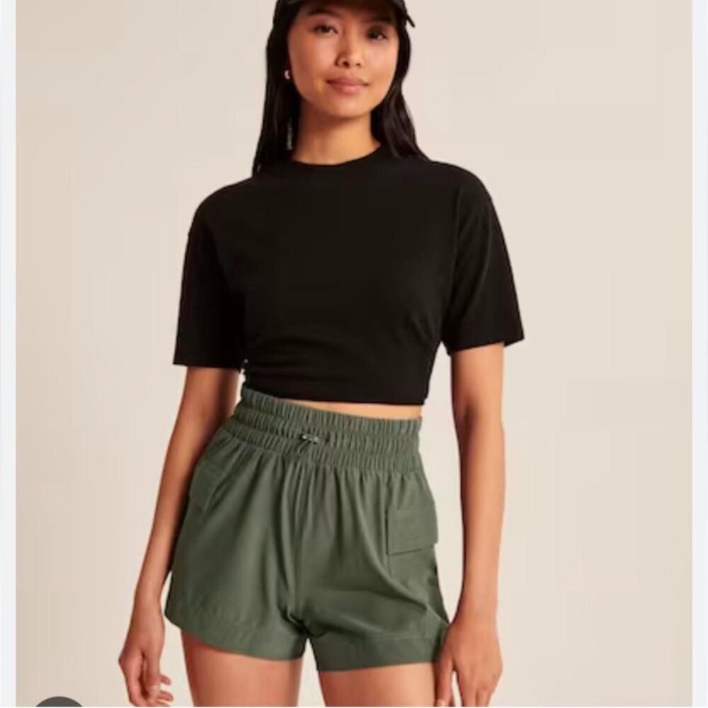 Abercrombie and Fitch Traveler Shorts (Army Green, XS)